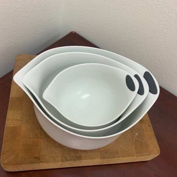 BOWLS - Set Of 3 Cuisinart Nesting Mixing Bowls WHITE BPA-free Non-Skid Bottom - Picture 1 of 9
